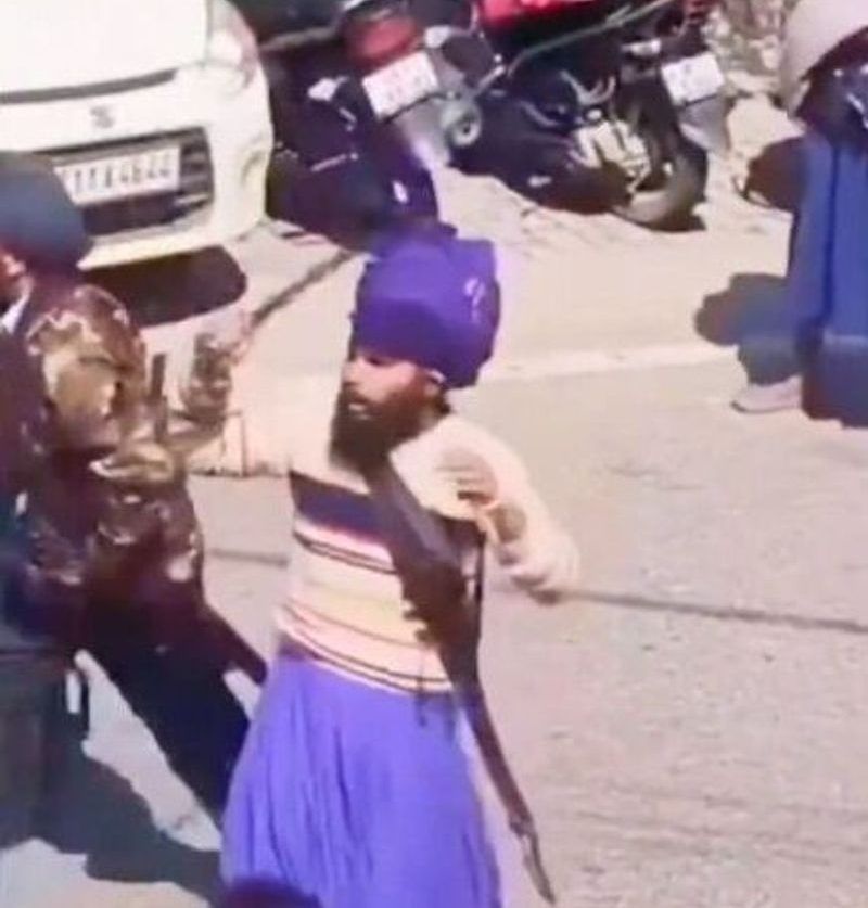 ਉੱਤਰਾਖੰਡ: ਚਾਰ ਨਿਹੰਗ ਸਿੰਘਾਂ ਨੂੰ ਜ਼ਮਾਨਤ ਮਿਲੀ .....ਅਦਾਲਤ ਨੇ 50-50 ਹਜ਼ਾਰ ਰੁਪਏ ਦੇ ਨਿੱਜੀ ਮੁਚੱਲਕੇ ’ਤੇ ਰਿਹਾਈ ਦੇ ਦਿੱਤੇ ਹੁਕਮ Karnaprayag Nihang Sikhs Granted Bail: ਉੱਤਰਾਖੰਡ: ਚਾਰ ਨਿਹੰਗ ਸਿੰਘਾਂ ਨੂੰ ਜ਼ਮਾਨਤ ਮਿਲੀ - Punjabi Tribune