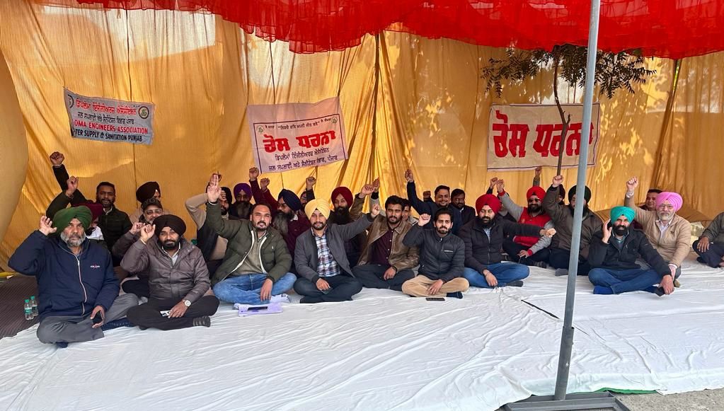 ਜਲ ਸਪਲਾਈ ਇੰਜਨੀਅਰਾਂ ਵਲੋਂ ਪੰਜਾਬ ਭਰ ’ਚ ਸਰਕਲ ਪੱਧਰੀ ਤਿੰਨ ਰੋਜ਼ਾ ਧਰਨੇ ਸ਼ੁਰੂ